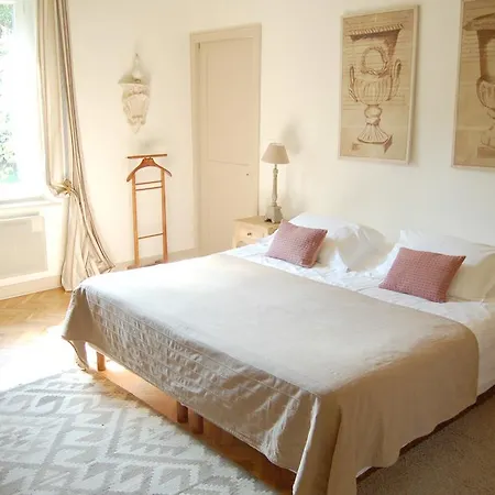 Le Manoir Du Menillet Bed and breakfast *