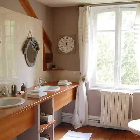 Le Manoir Du Menillet فندق مبيت وإفطار