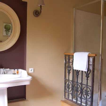 Le Manoir Du Menillet Bed and breakfast