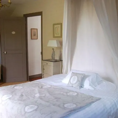 Le Manoir Du Menillet Bed and breakfast *